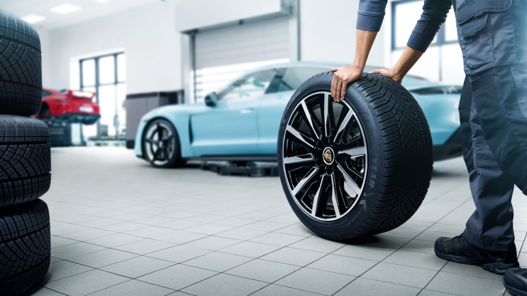 Porsche Center changing tires